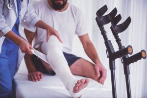 Fort Myers personal injury lawyer doctor examines broken leg